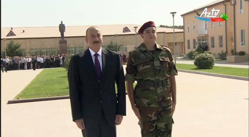 Heydər Əliyev hərbi xidmətdə: bu gün and içdi    FOTOLAR